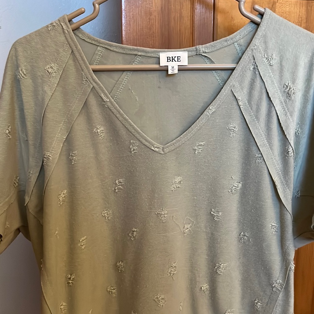 Sage green BKE stylish t-shirt. Size M. Cute textured embellishments.